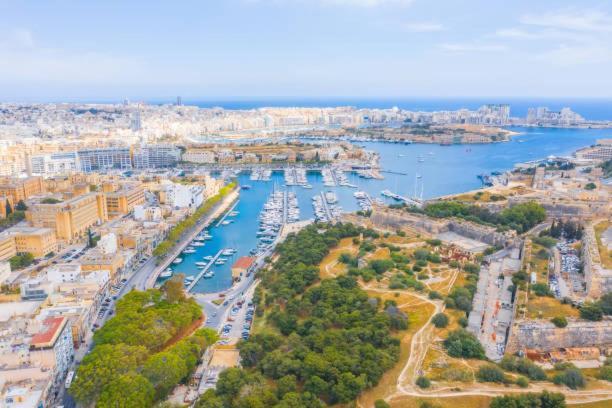 A Lovely 3 Bedroom, 3 Baths Home In The Centre Of Gzira By 360 Estates Bagian luar foto